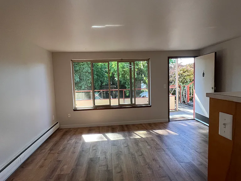 103 E Lynn St #102 — Photo 9