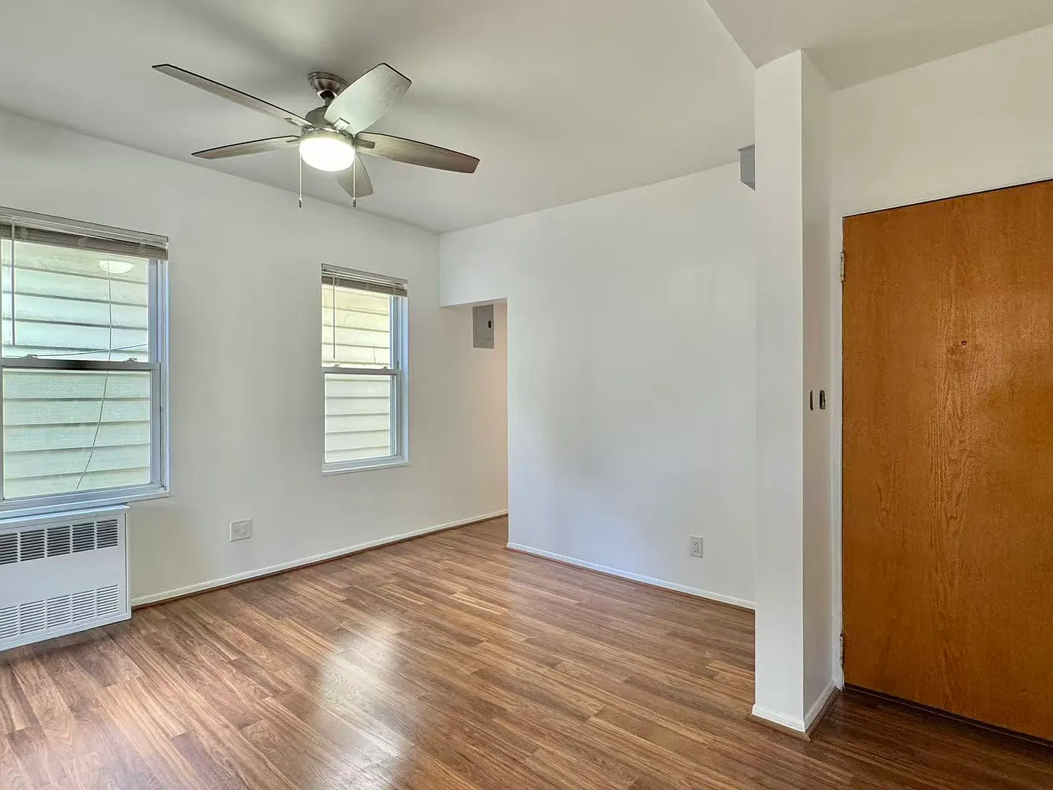 3 bed, 900 sqft, $3,500 — Photo 2
