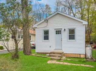 121 Dartmouth Trl, Hopatcong, NJ 07843