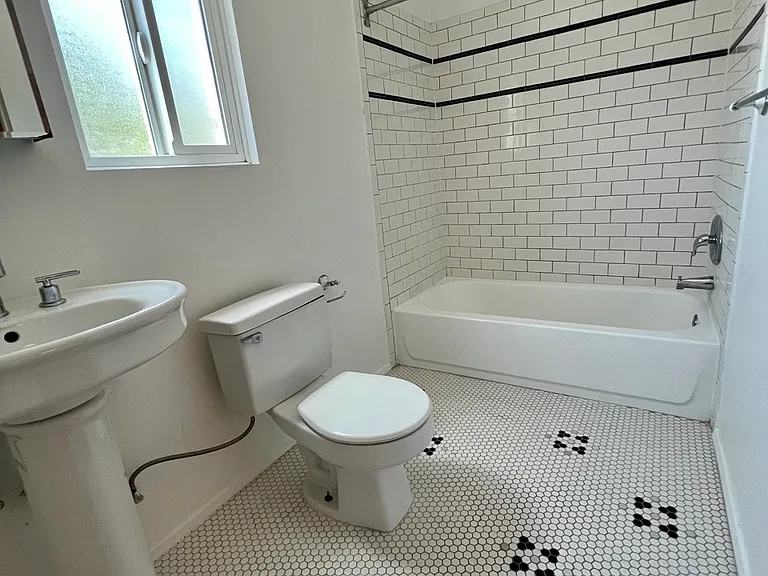 2822 W Avenue 33 — Photo 14