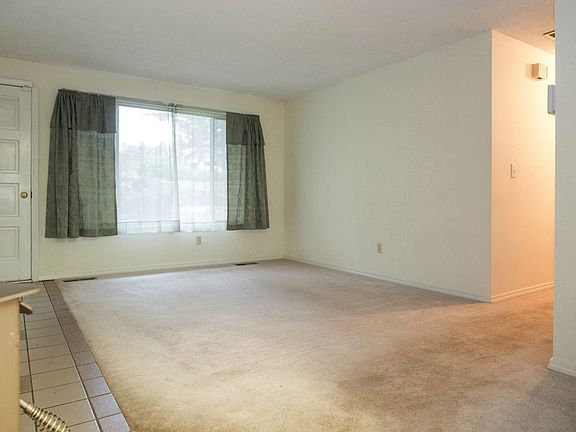 3rd image of 2609 Fircrest Dr SE