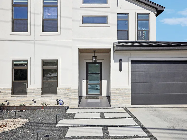 15108 General Williamson Dr — Photo 1