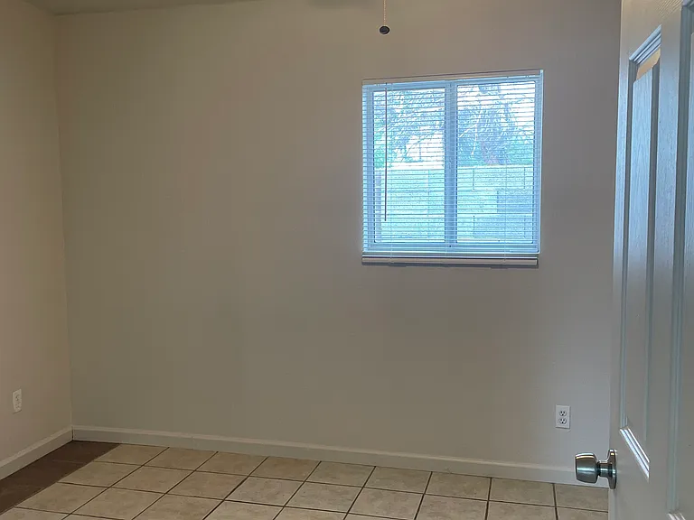 3348 E Cambridge Ave — Photo 8
