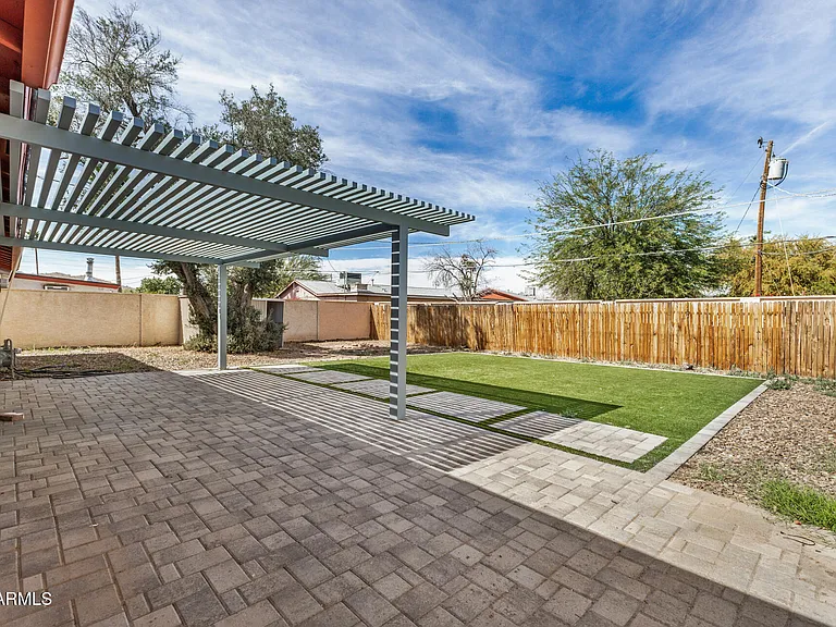 3234 E Friess Dr — Photo 26