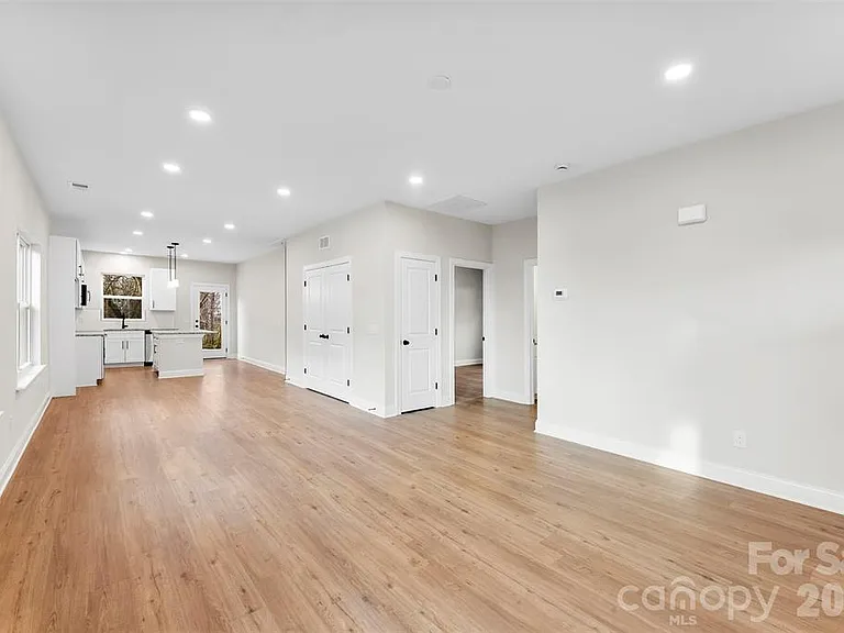 1558 7th Avenue Dr SW — Photo 6