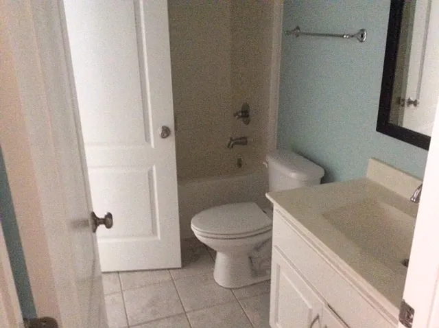 1002 Silver Lake Ct — Photo 10
