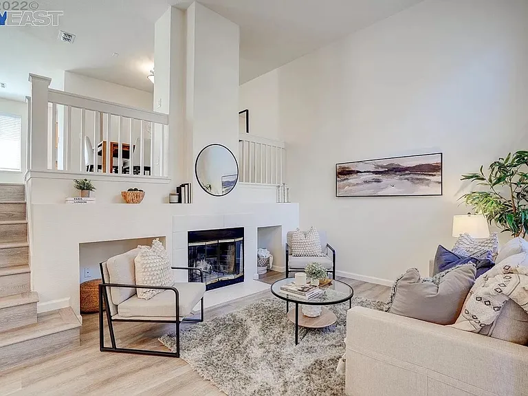 203 Swan Ct #203 — Photo 6