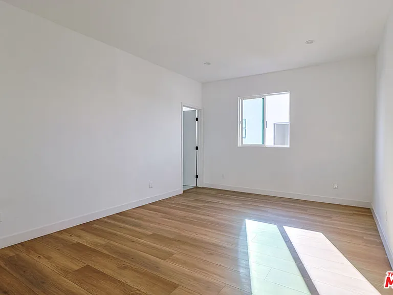 1921 Carmona Ave — Photo 29