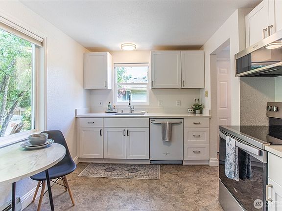4th image of 7169 18th Avenue SW