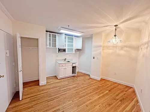 55 Sip Ave #4D Photo 1