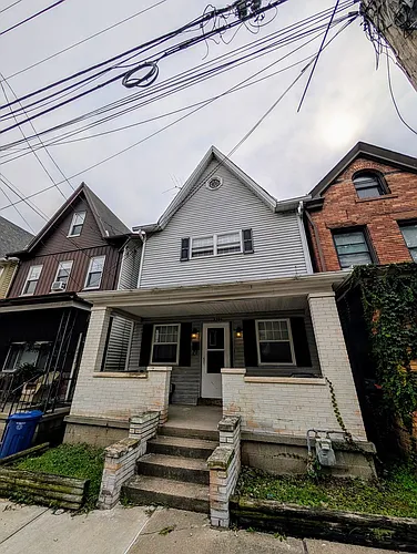 229 W Sycamore St Photo 1