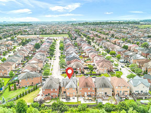 3rd image of 48 Game Creek Cres