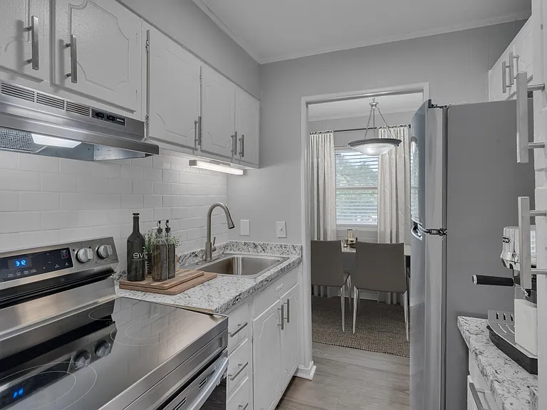 BLU Station Apartments — Photo 25