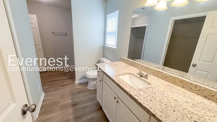 3221 Lasalle St — Photo 6