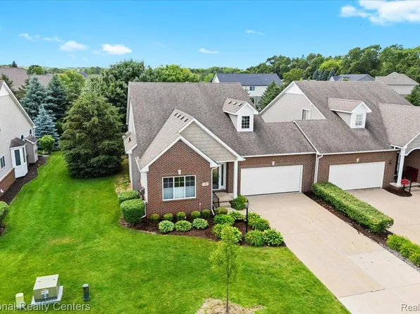 332 Asbury Ct, Highland, MI 48357