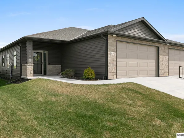 326 Deep Water Dr, Lincoln, NE 68527