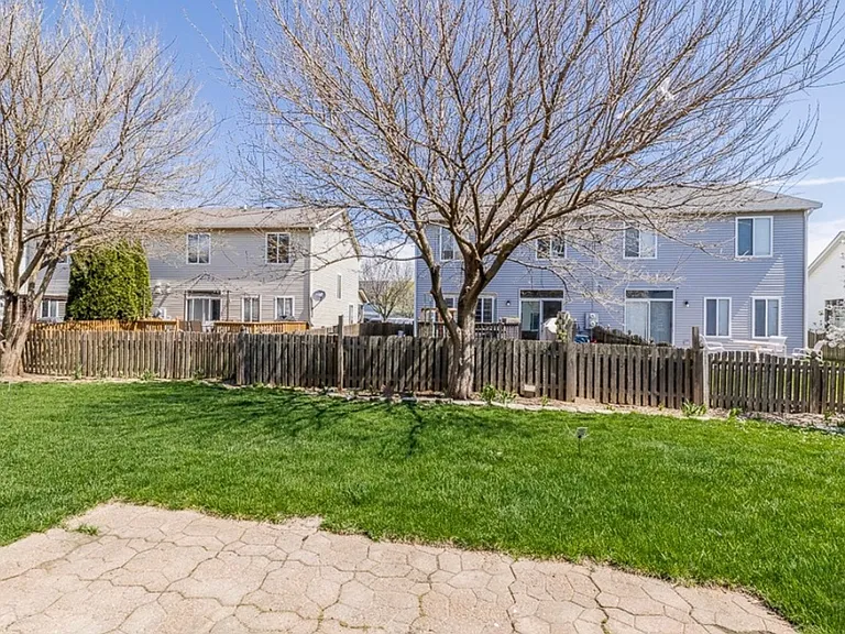 315 Richmond Dr — Photo 16