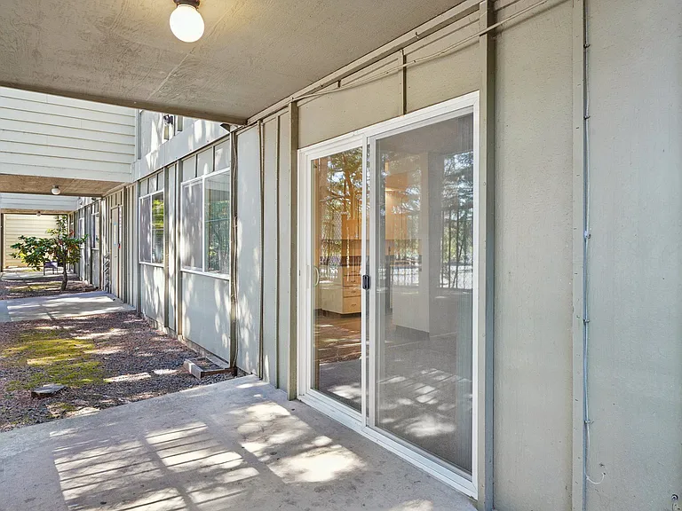 Georgetown Manor Apartments — Photo 21