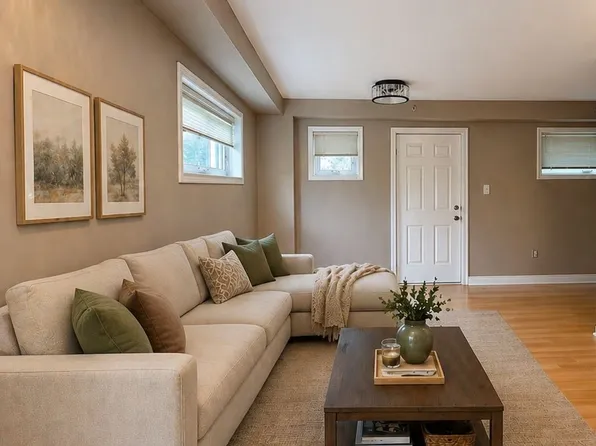 20C Hoskins Sq, Brampton, ON L6S 2N6