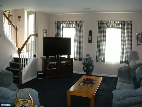 3rd image of 805 W 8th Ave