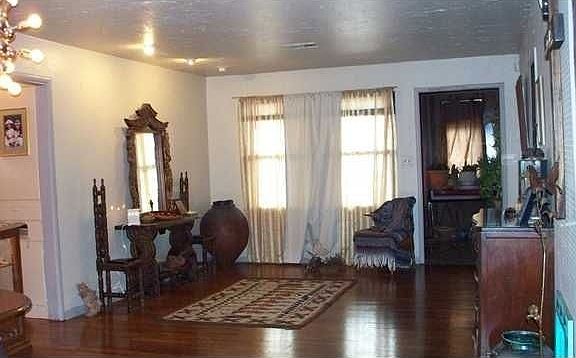2nd image of 937 SW 52nd St