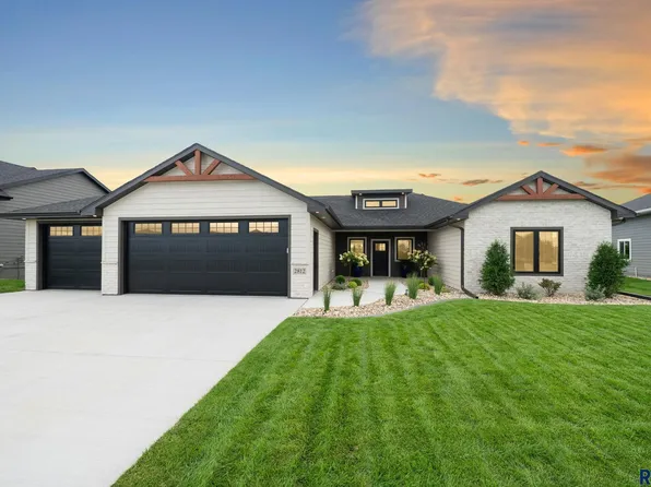 2812 E Augusta Cir, Brandon, SD 57005