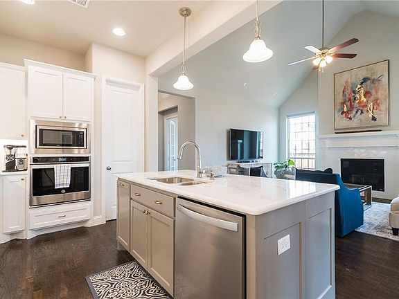 4th image of 6812 Marina Cir