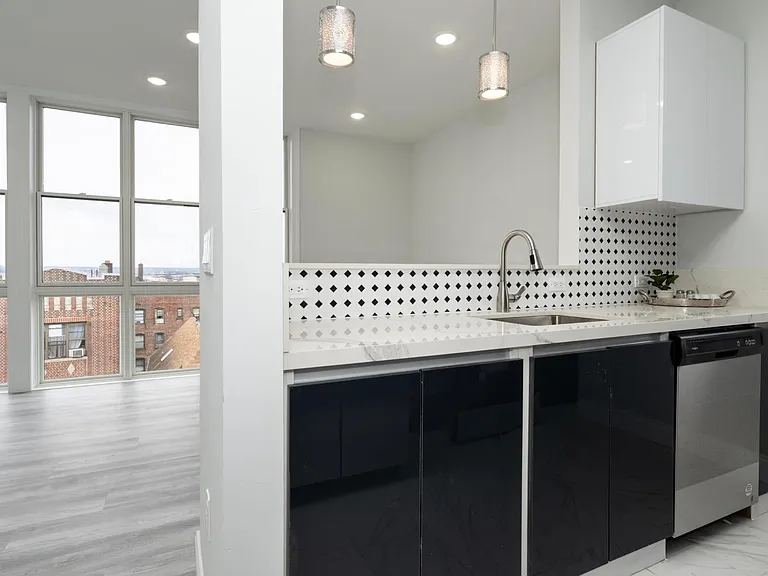 144 Bergen Ave #2A — Photo 4
