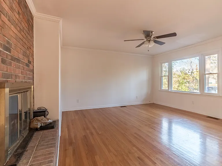206 Marion Ct — Photo 3
