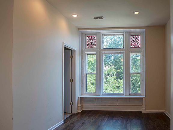2nd image of 1946 N Bissell St #3