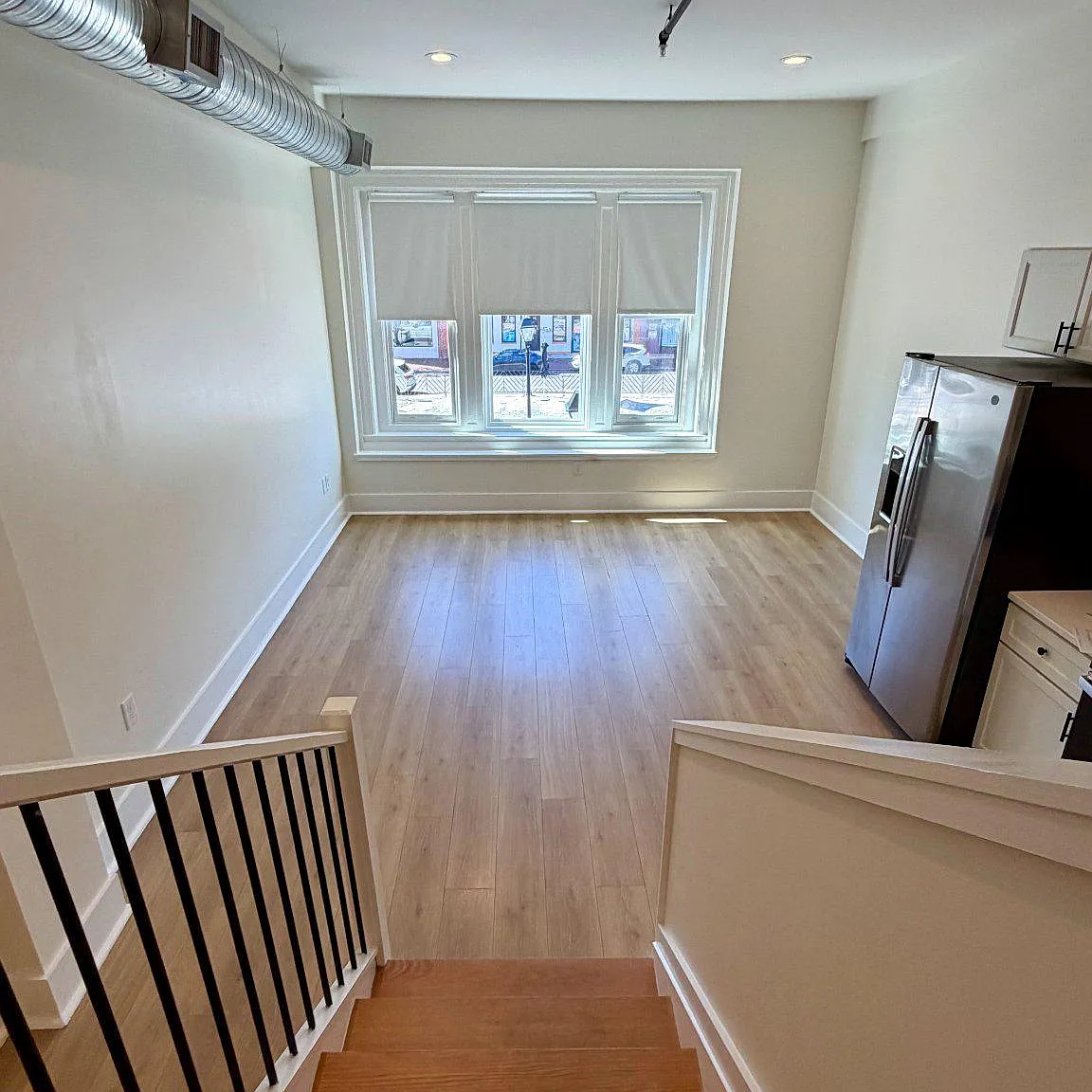 631 S Broadway — Photo 2