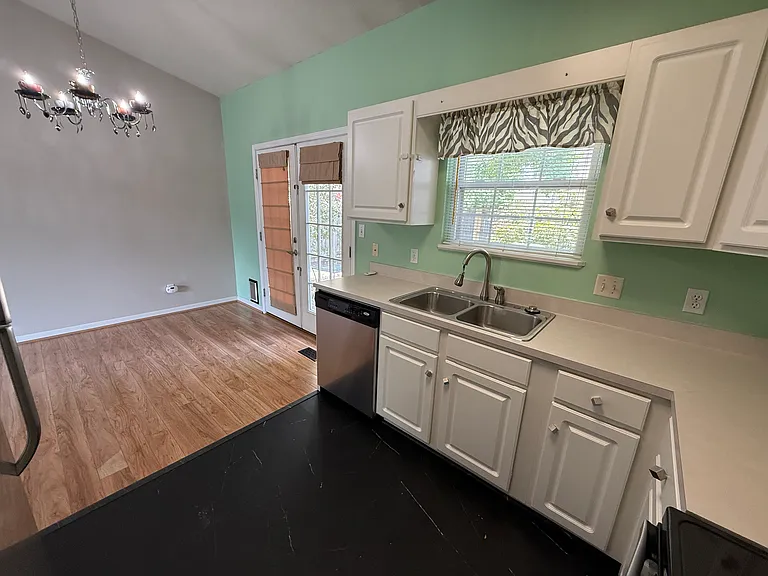 5866 Regency Dr — Photo 8