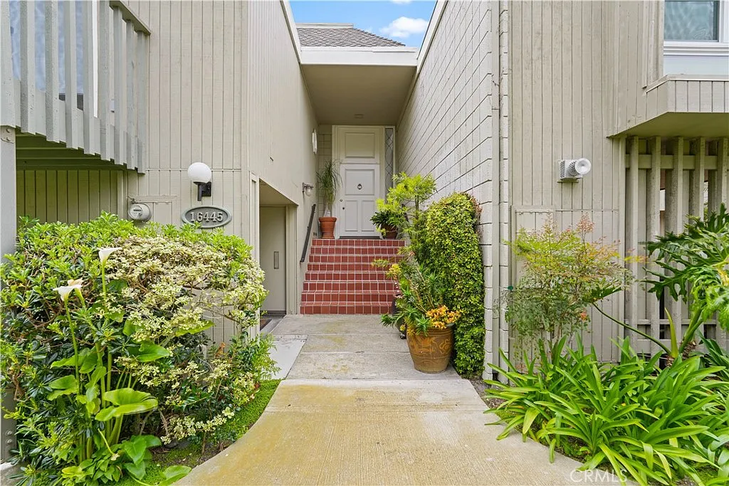 2 bed, 2120 sqft, $7,950 — Photo 1