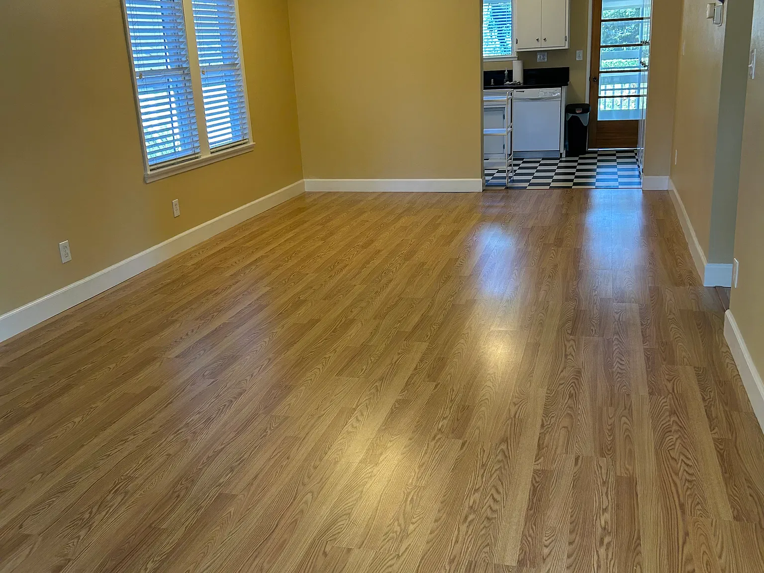 3 bed, 1104 sqft, $2,800 — Photo 2