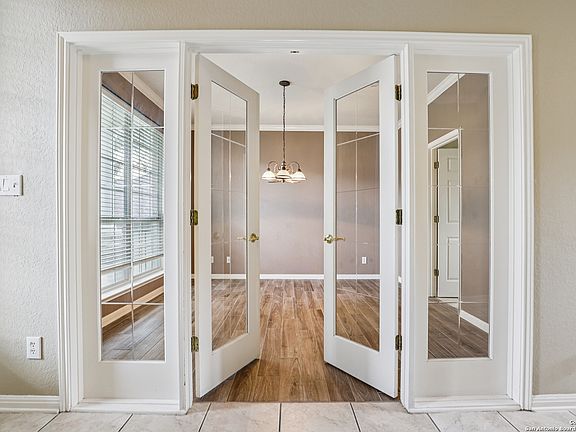 4th image of 25922 Laurel Glen