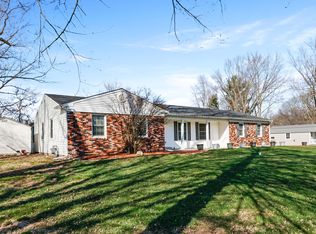 221 Meadowridge Rd, Valparaiso, IN 46385