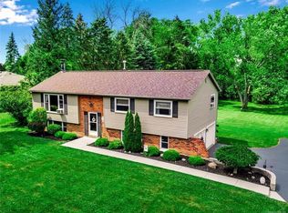 5627 Leete Rd, Lockport, NY 14094