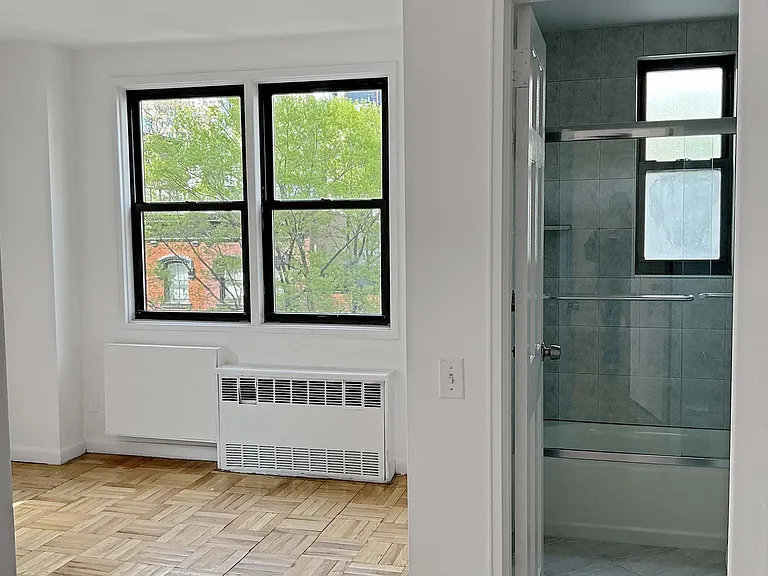 150 E 18th St #6E — Photo 7
