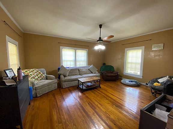 Unit does not come furnished, but including some pics furnished so you can get some ideas...