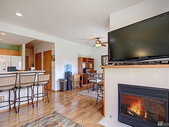 4th image of 418 17th St SE Unit 4C