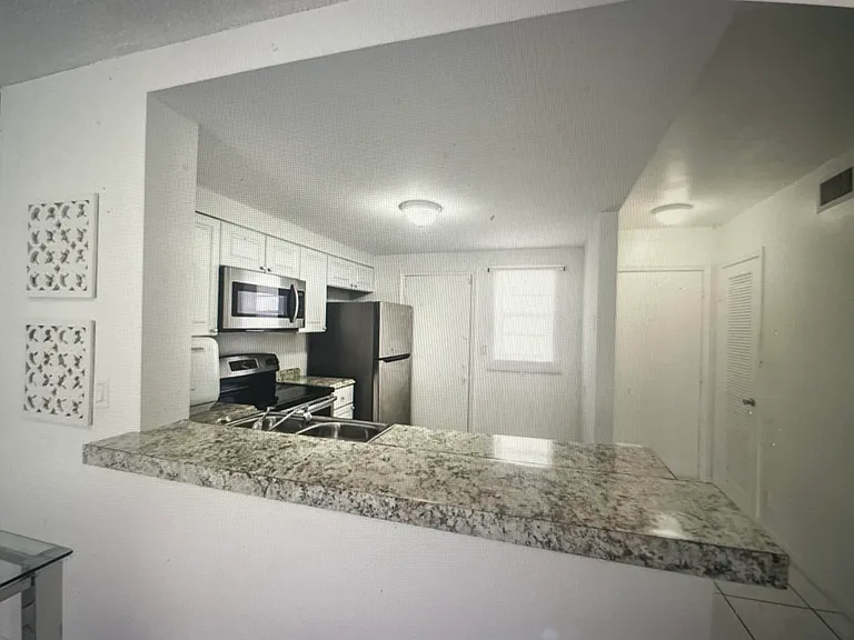 501 NE 14th Ave #103 — Photo 2