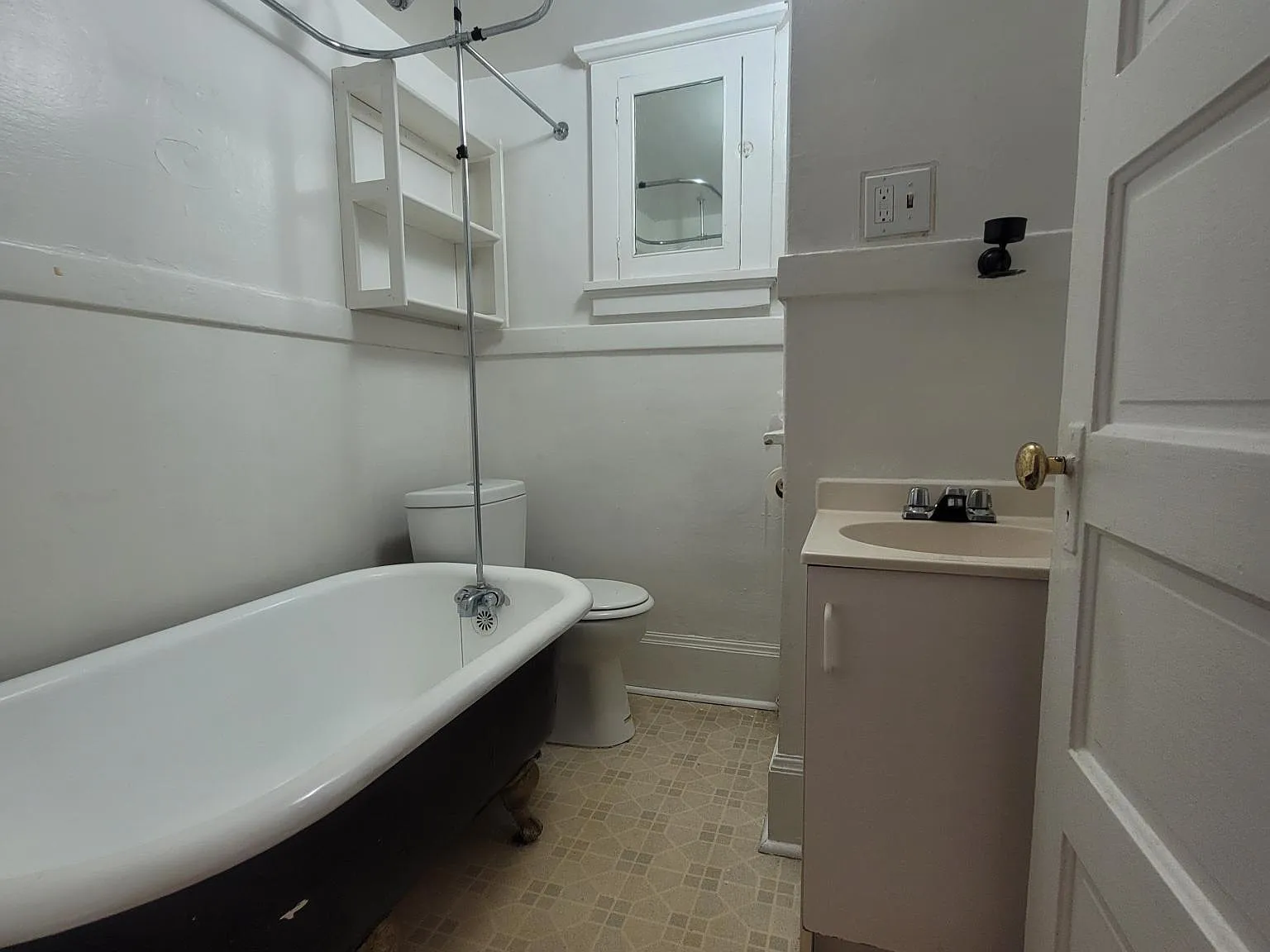 1527 Belmont Ave — Photo 1