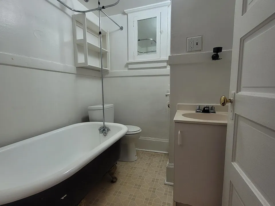 1527 Belmont Ave #1
