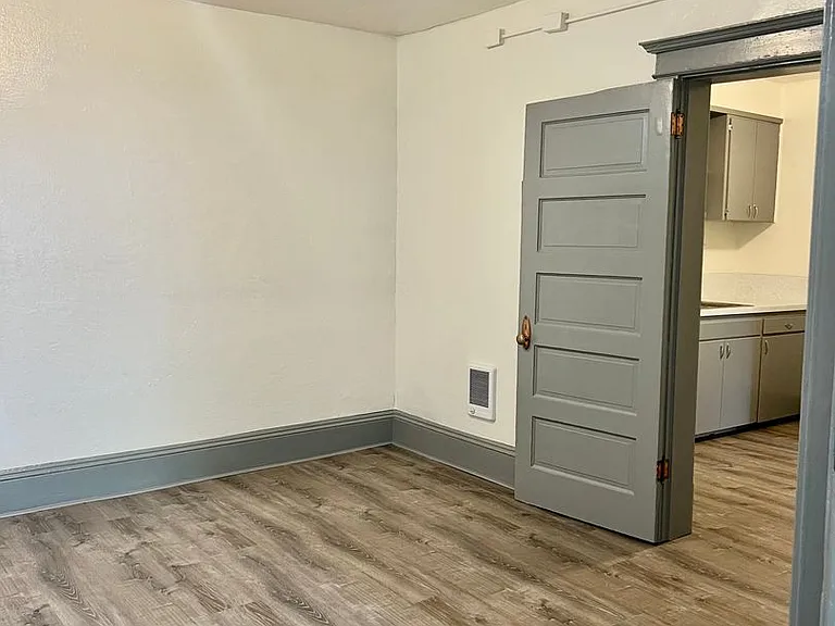 Terrace Arms Apartments — Photo 18