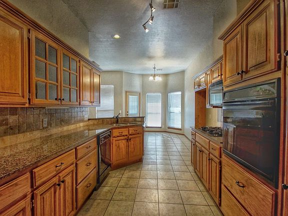 2nd image of 13913 Glen Oaks Pl