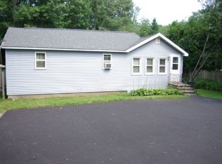 49 Longwoods Rd, Falmouth, ME 04105