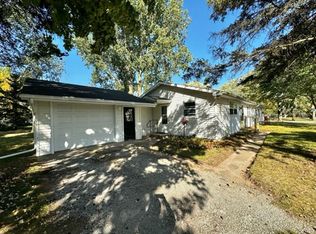 2202 Sunny Ln, Green Bay, WI 54313