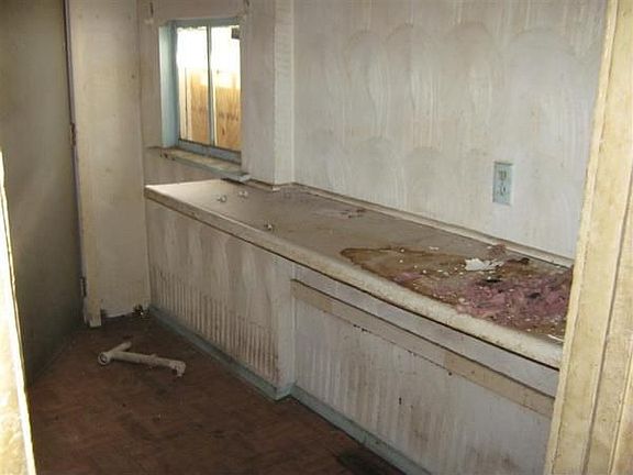 3rd image of 548 Euclid Ave