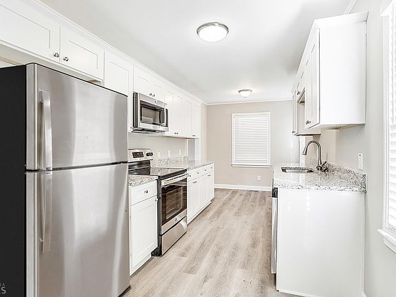 5th image of 2690 Rollingwood Ln SE