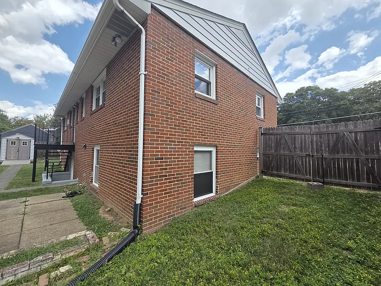 7020 Quander Rd — Photo 37
